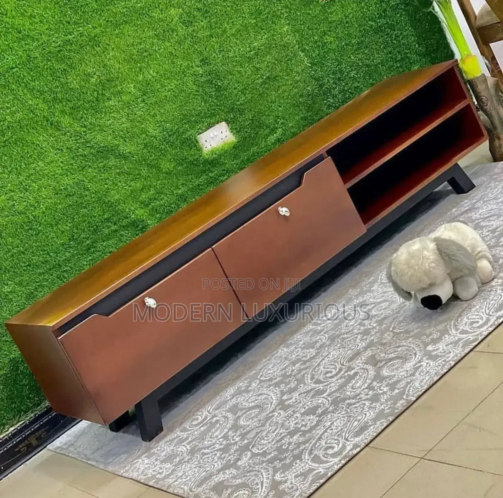Elevate Your Living Room% With This% Sleek% Design
Tv Stand/