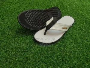 Solid Bossy Sandals