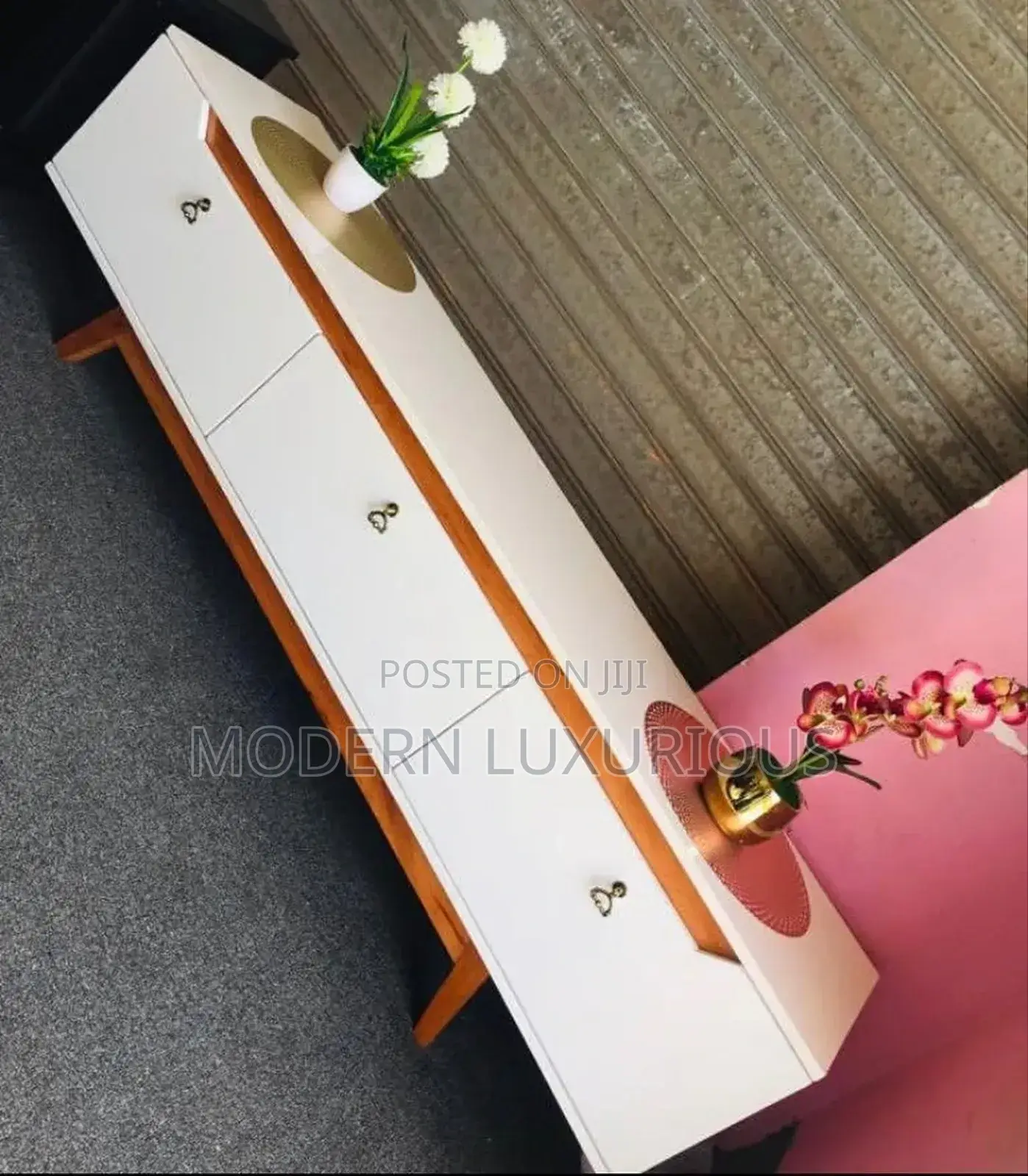 Let's Redefine/ Your Living/ Room.
Work /Best Tv Stand