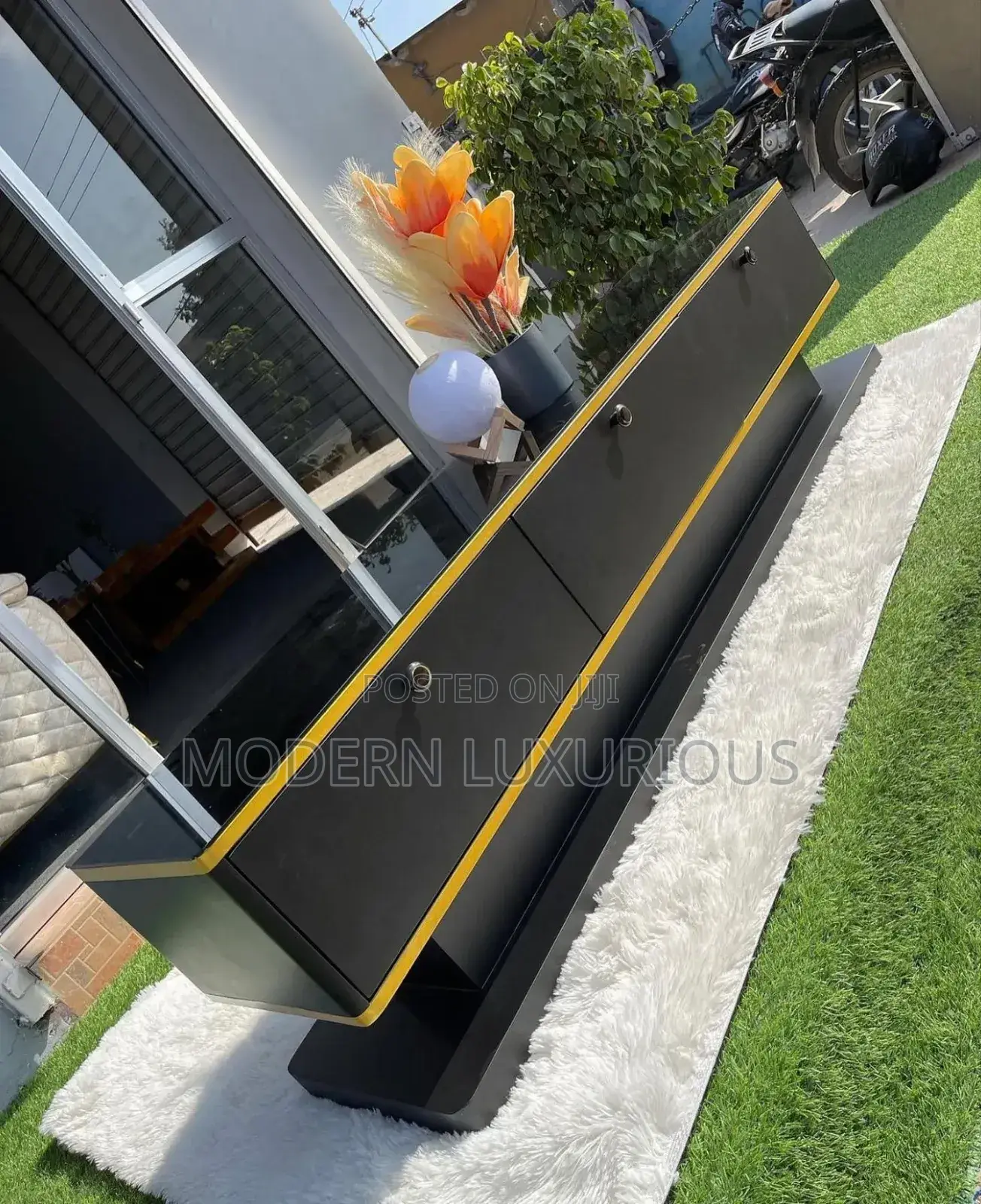 Tv,Stand/Tv Standz/Tv Levinson Tv, Standz Black Color and Gold Color