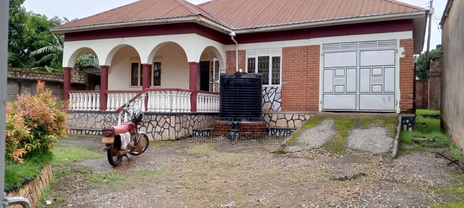 13bdrm Bungalow in Central Division for sale