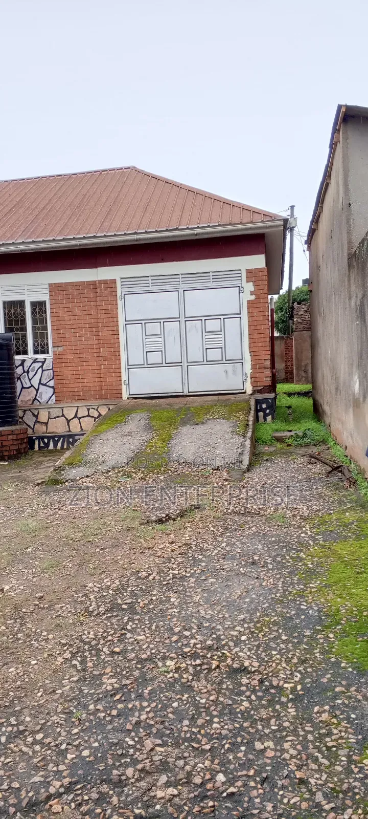 13bdrm Bungalow in Central Division for sale