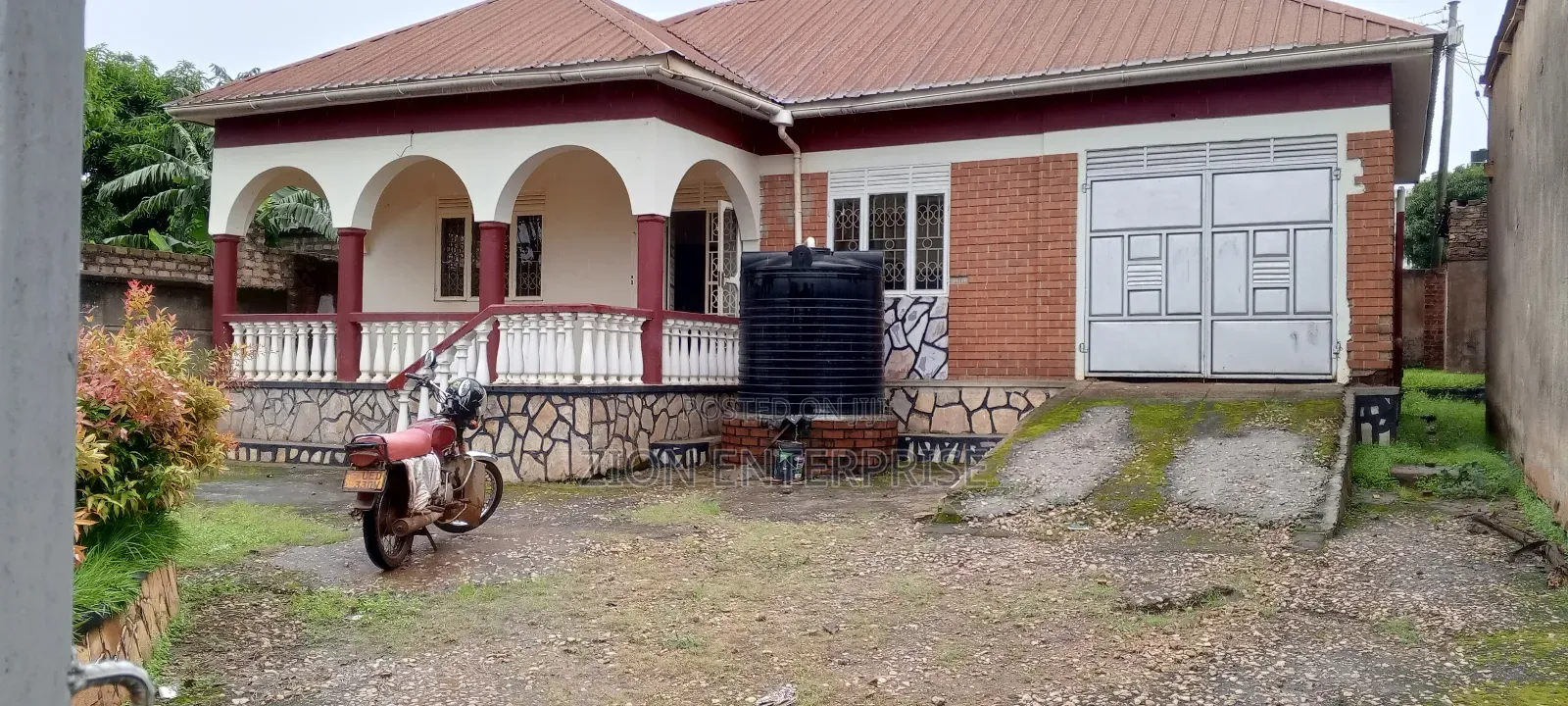 13bdrm Bungalow in Central Division for sale