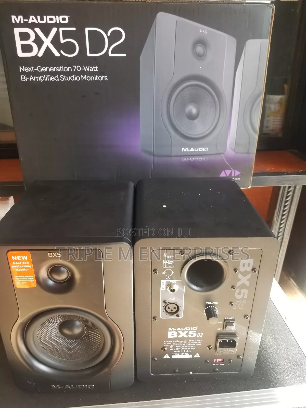 Amplified Studio Monitor
