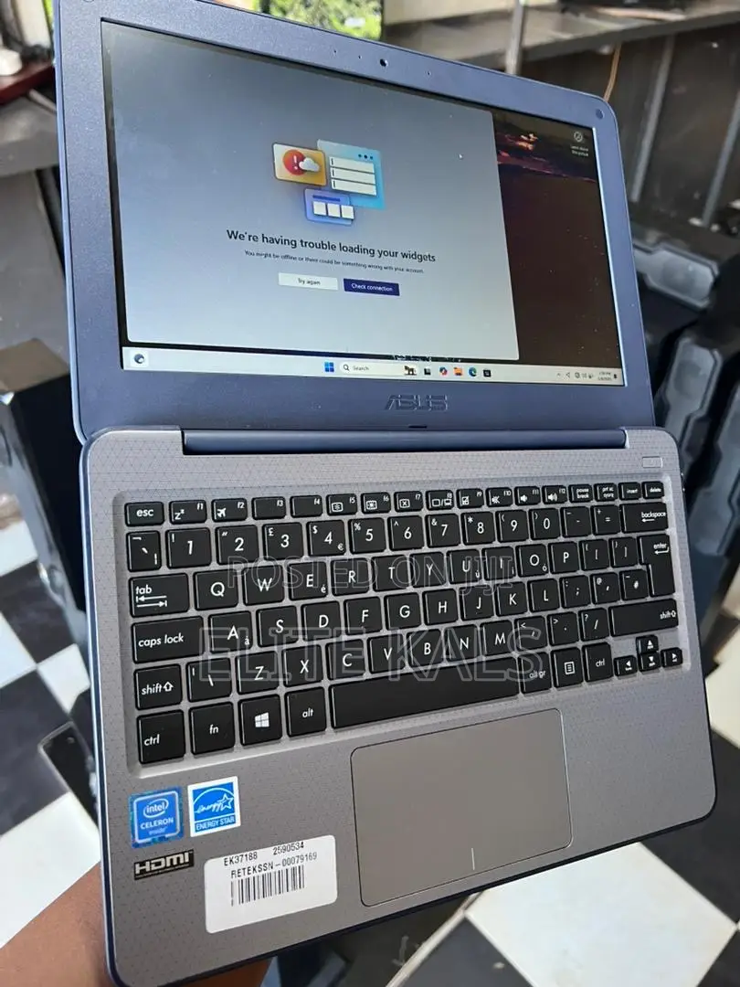 Laptop Asus VivoBook W202 4GB Intel Celeron SSD 60GB