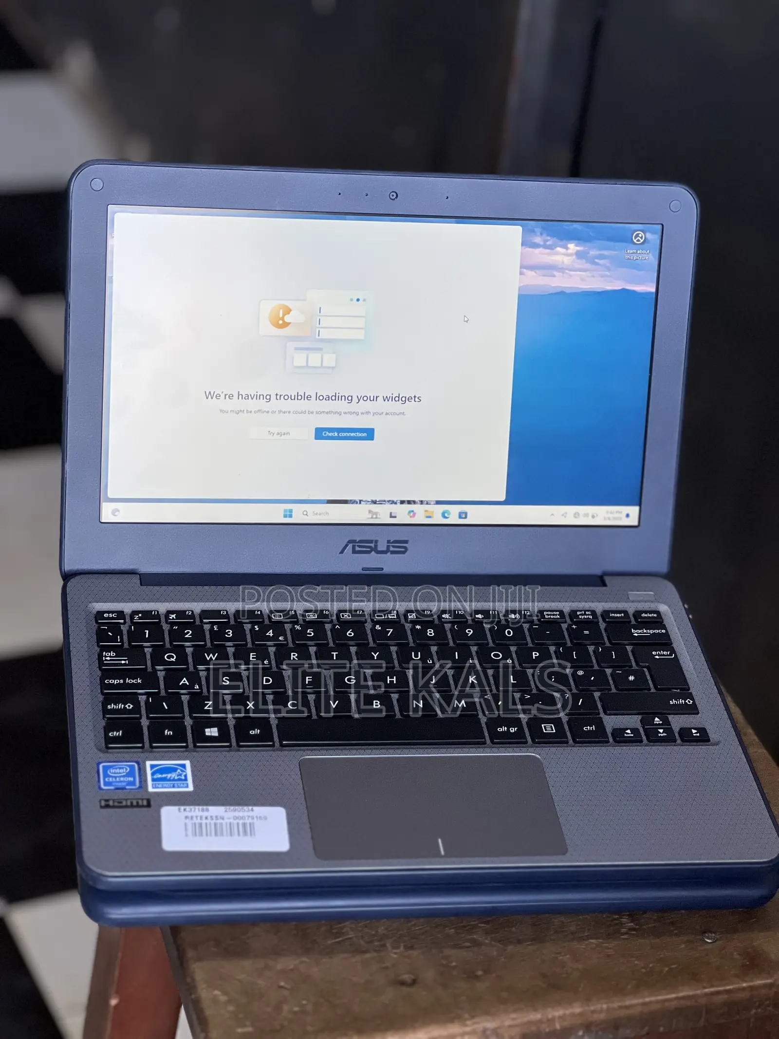 Laptop Asus VivoBook W202 4GB Intel Celeron SSD 60GB