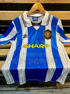Photo - Vintage 1995-1996 Manchester United Away Jersey