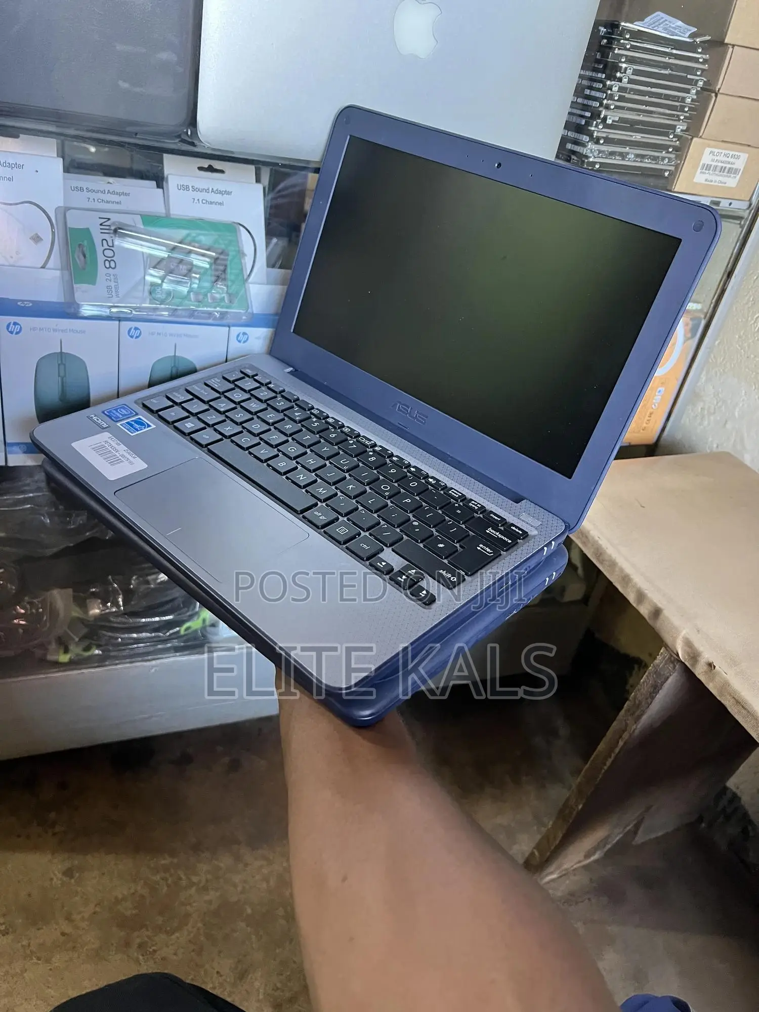 Laptop Asus VivoBook W202 4GB Intel Celeron SSD 60GB