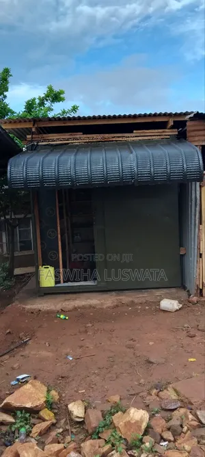 Photo - Saling a Kiosk