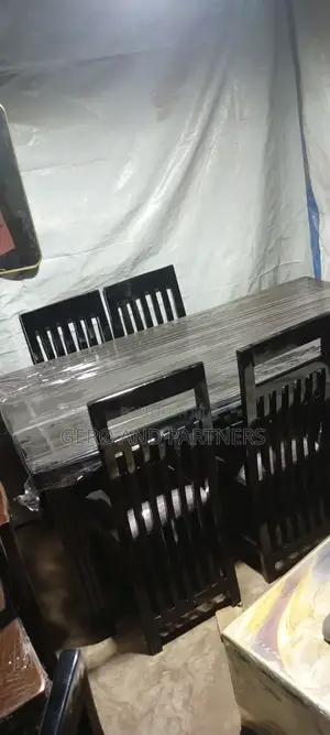 Buti Dining Table Seater