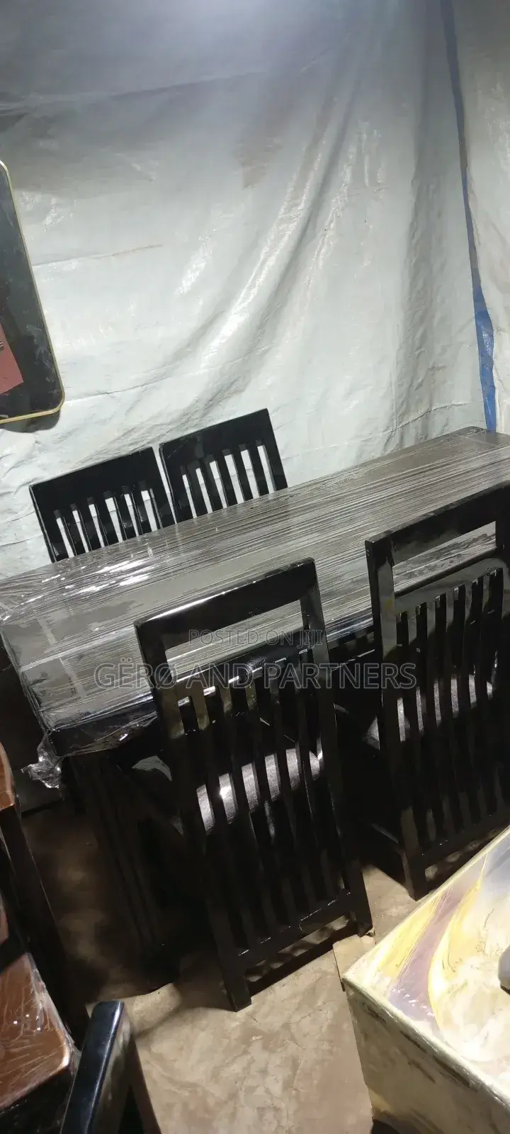 Buti Dining Table Seater