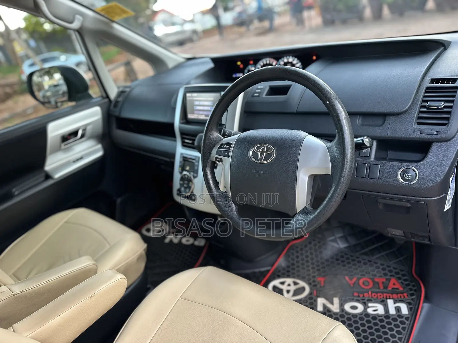 Toyota Noah 2.0 143hp AWD (8 Seater) 2011 White