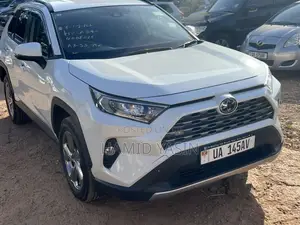Photo - Toyota RAV4 2020 White