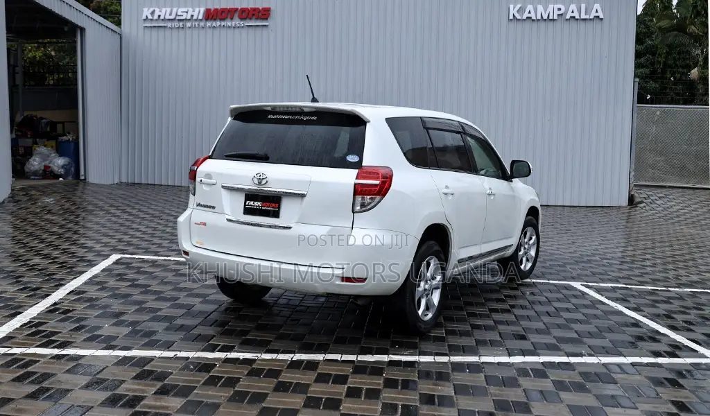 Toyota Vanguard 2012 Pearl