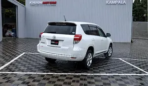 Toyota Vanguard 2012 Pearl