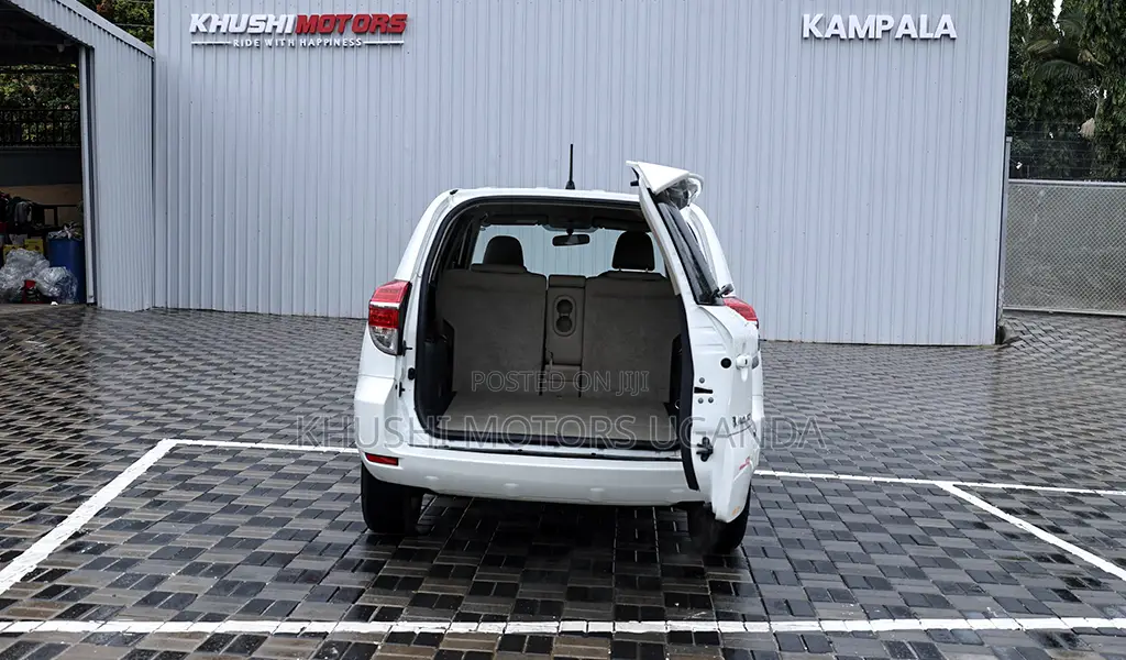Toyota Vanguard 2012 Pearl