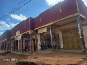 20bdrm House In Lugoba, Kawempe For Sale