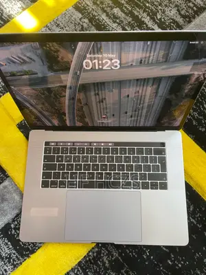 Laptop Apple MacBook Pro 2018 16GB Intel Core I7 SSD 512GB