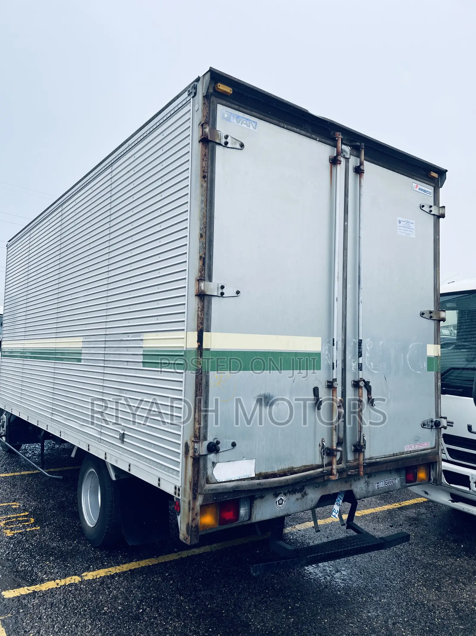 Canter 4d33 Engine Box Body