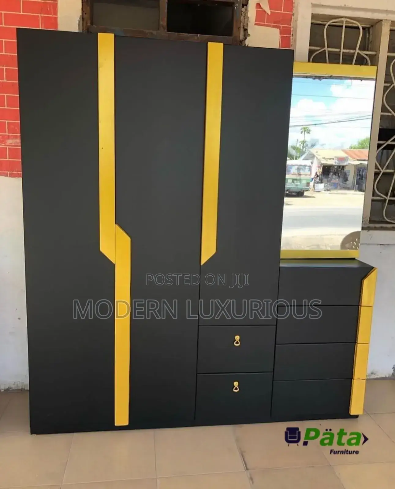 Free Delivery Kwa Dar /Es Salaam Na/ Modern Good Wardrobe/