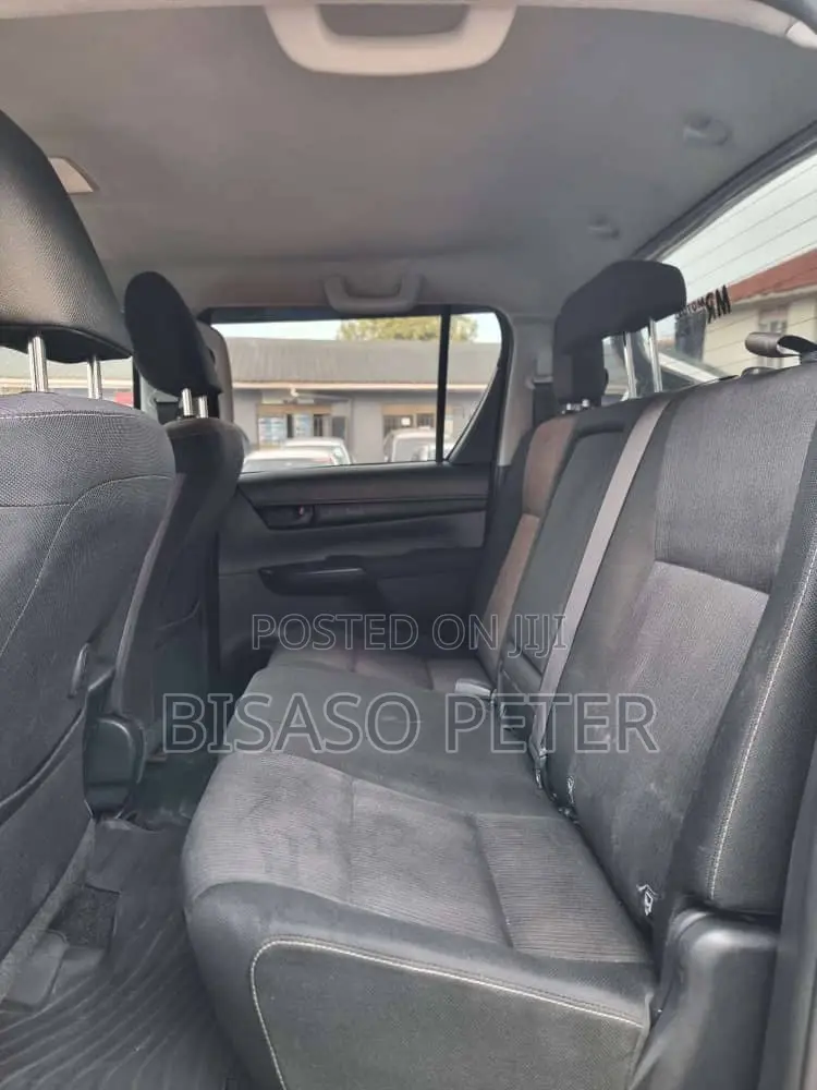 Toyota Hilux 2016 Gray