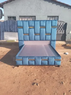 5by6 Bed With Gold