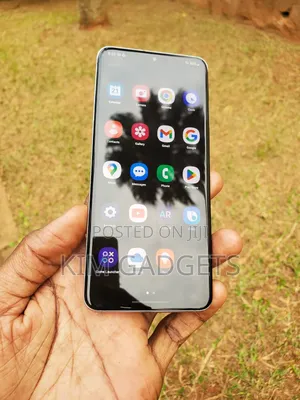 Photo - New Samsung Galaxy S20 128 GB Gray