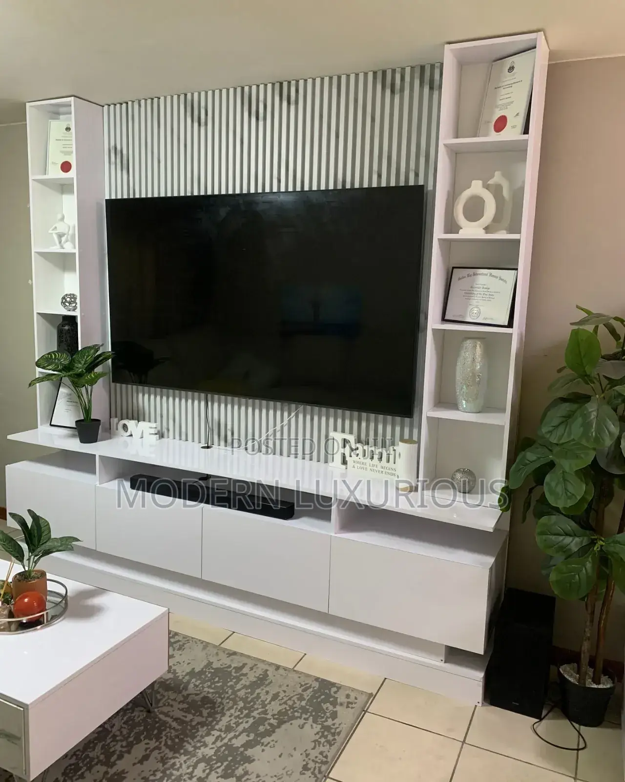 White Tv Unit Modern/ Still Available/ Whatspp Number /
