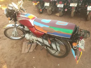 Bajaj Boxer 100 2021 Red