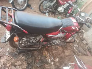 TVS HLX 125 2019 Red