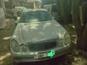 Photo - Mercedes-Benz E240 2005 Silver
