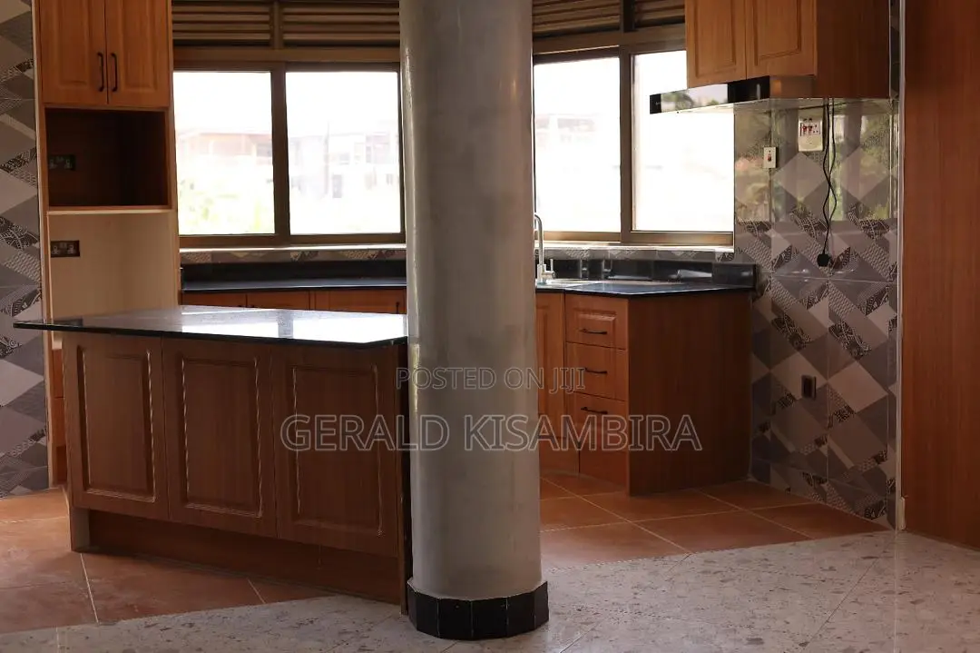 3bdrm Duplex in Ssabagabo-Makindye for rent