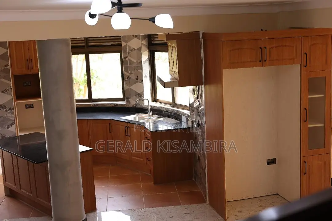 3bdrm Duplex in Ssabagabo-Makindye for rent