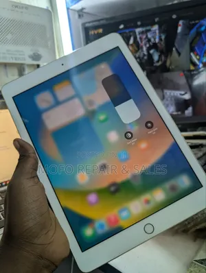 Apple iPad 9.7 32 GB White
