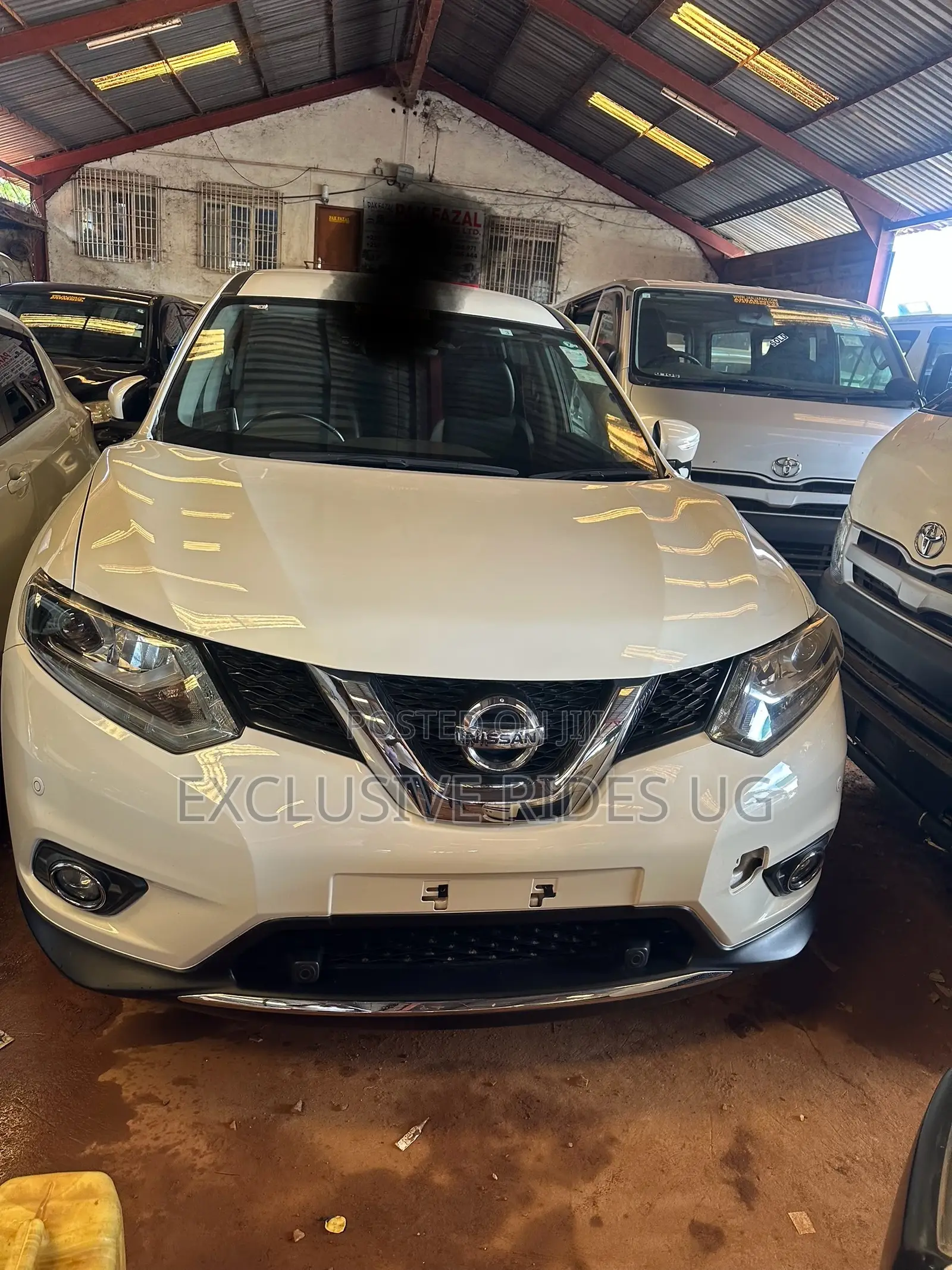 Nissan X-Trail 2.0 Petrol FWD 2016 White