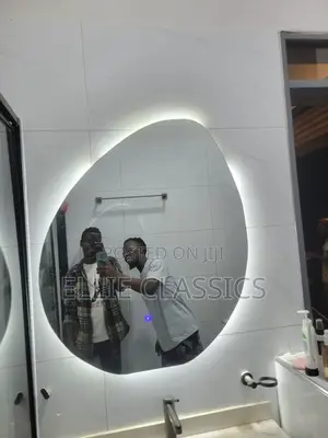 Ova Mirror