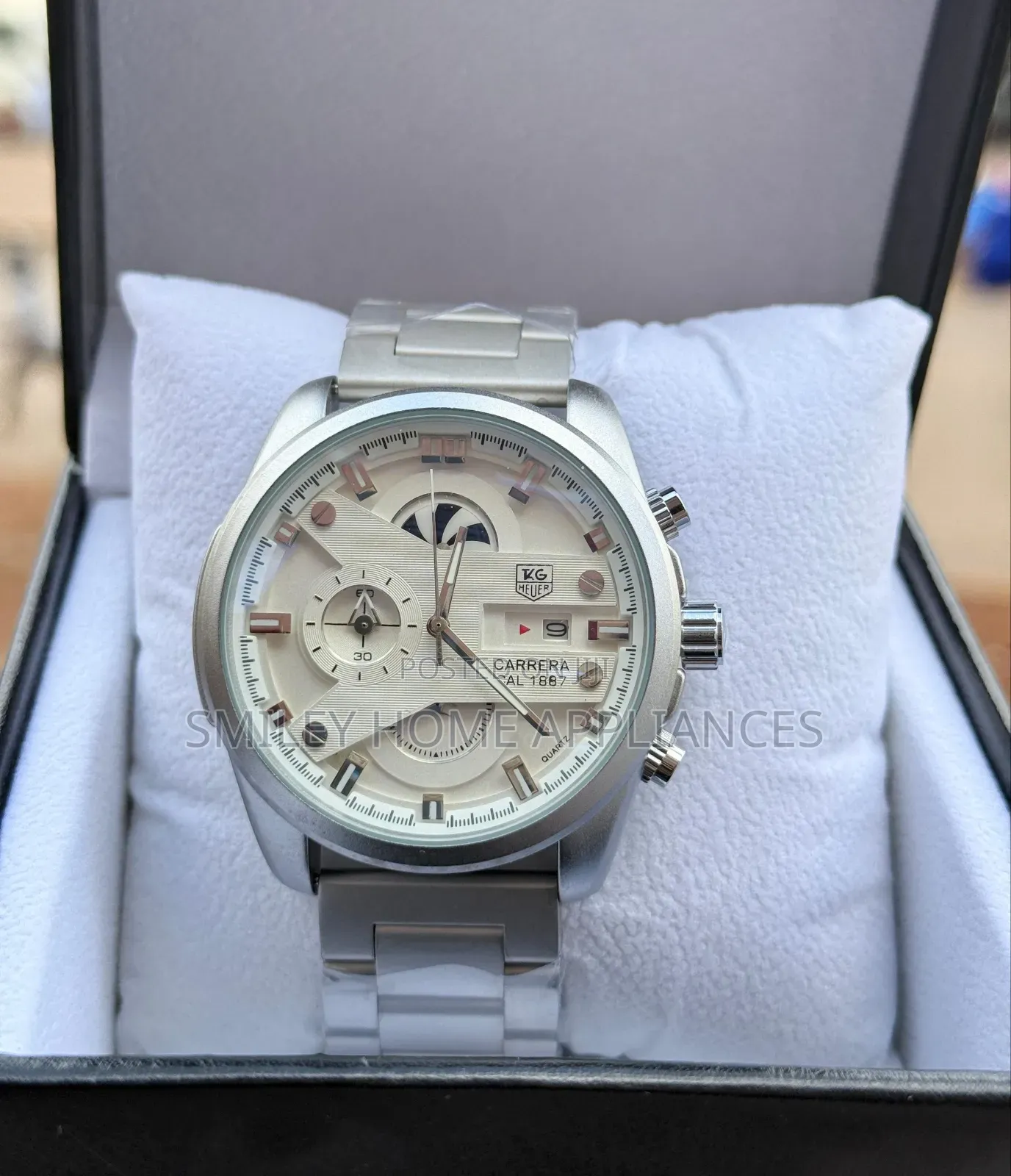 Carrera Stylish Mens Classy Analog Wrist Watch at Good Price