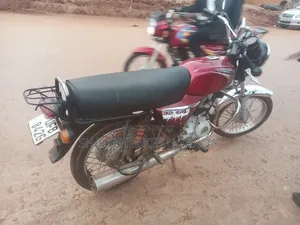 Bajaj Boxer 100 2023 Red