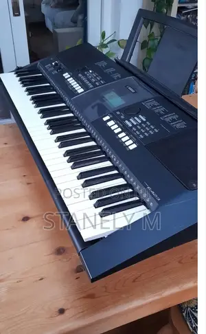 Uk Used Yamaha PSR E423 Keyboard Piano