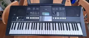 Uk Used Yamaha PSR E423 Keyboard Piano
