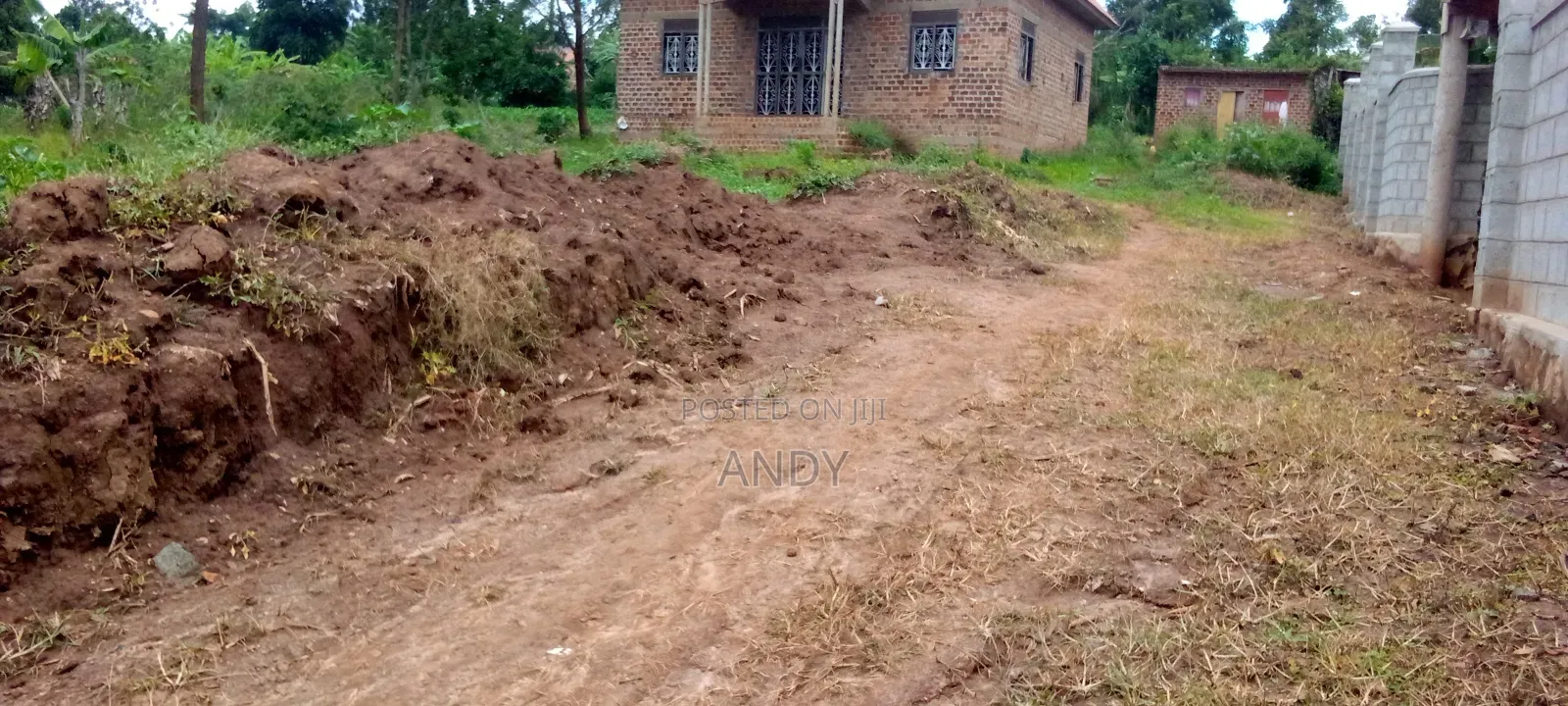 Kakiri Town Plot 60/90ft Near Kakiri Barracks Private Mailo