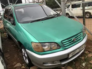 Photo - Toyota Ipsum 2000 Green