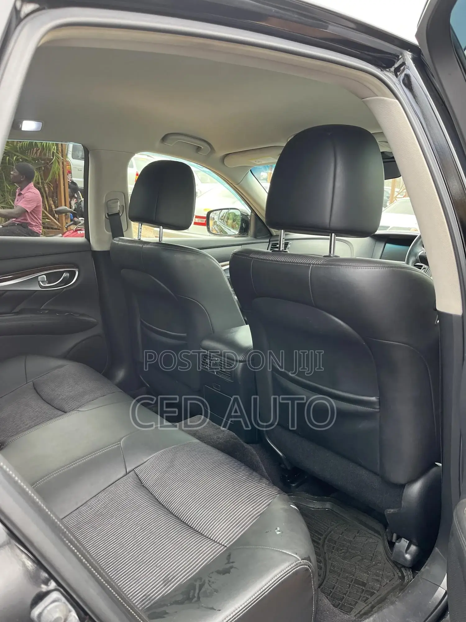 Nissan Fuga 2013 Black