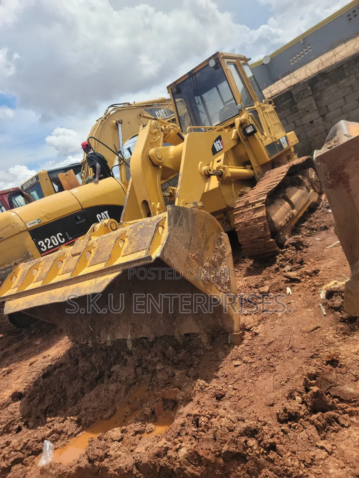 Chain Loader for Rent/Hire