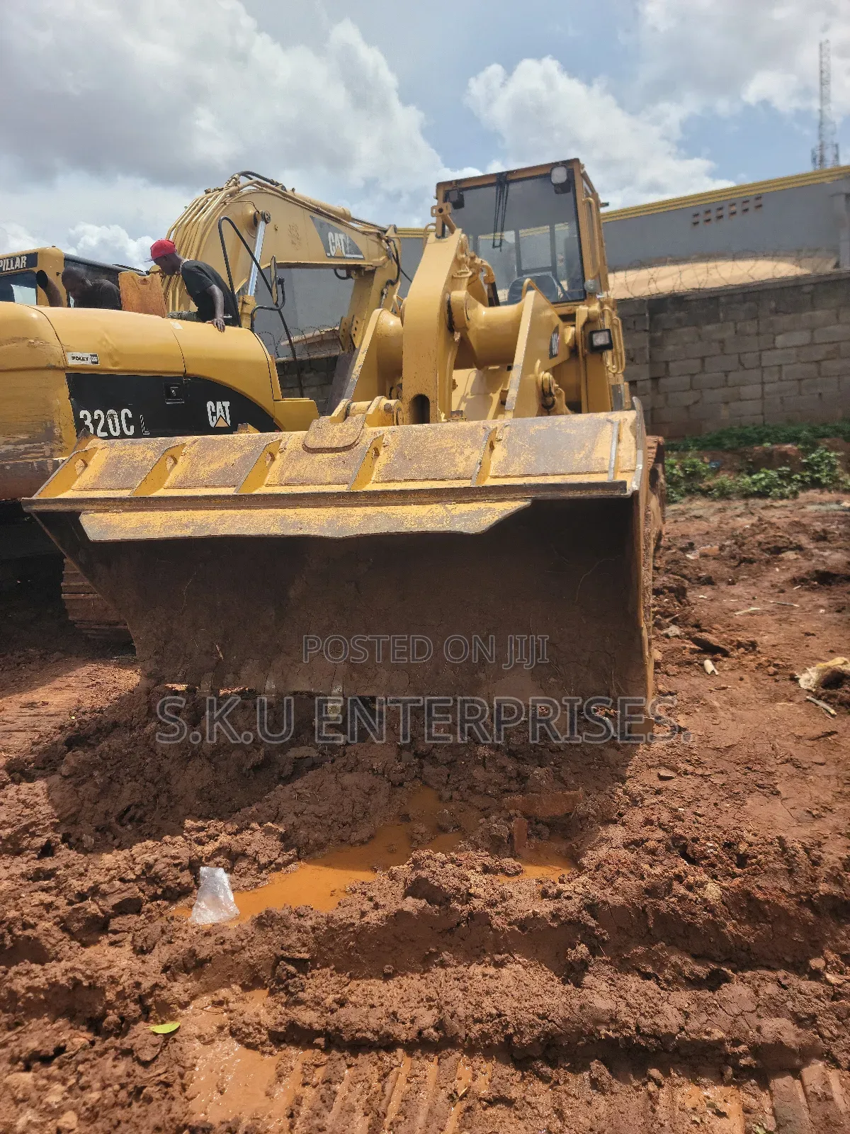 Chain Loader for Rent/Hire