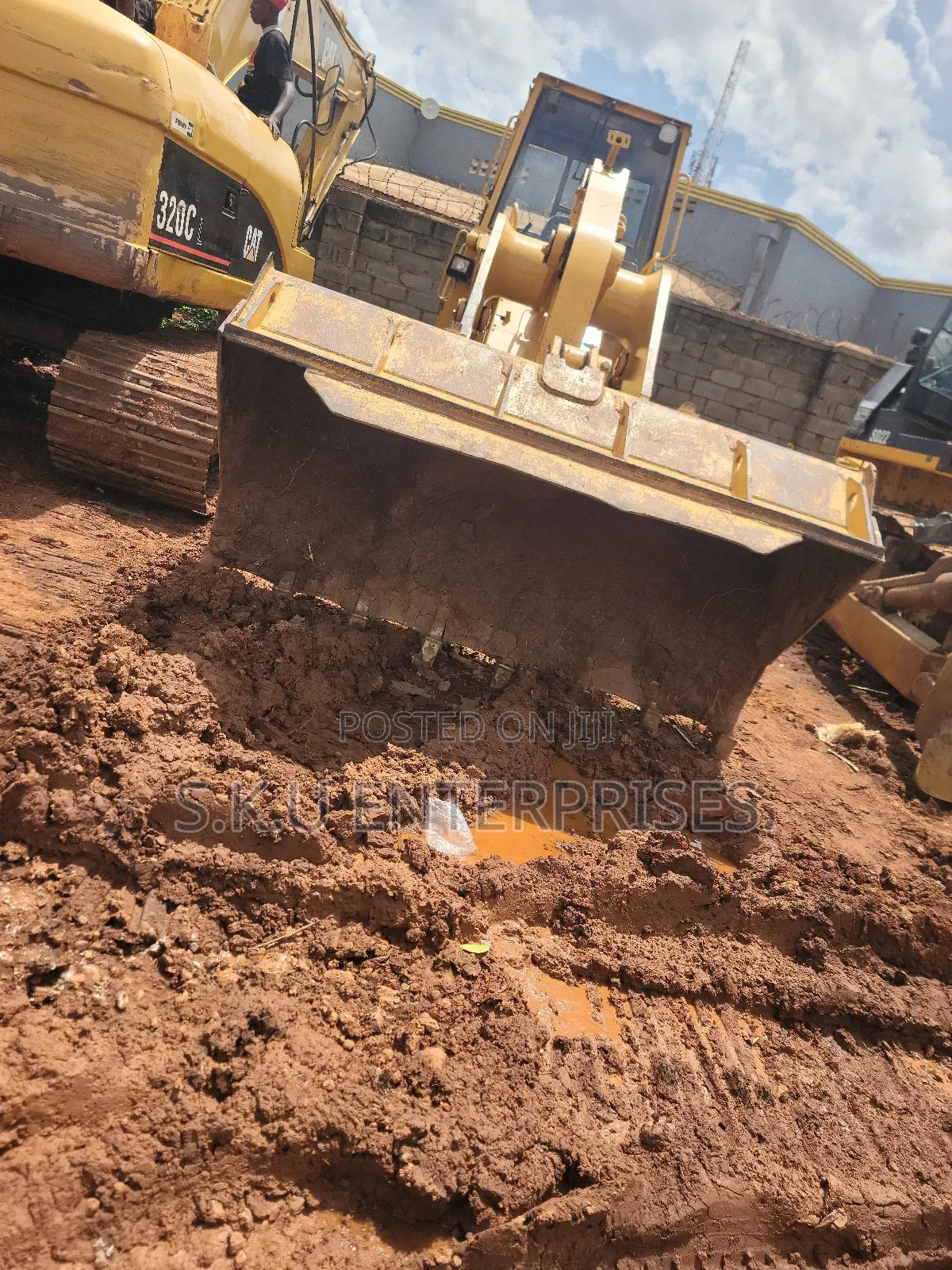 Chain Loader for Rent/Hire