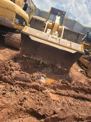 Chain Loader for Rent/Hire