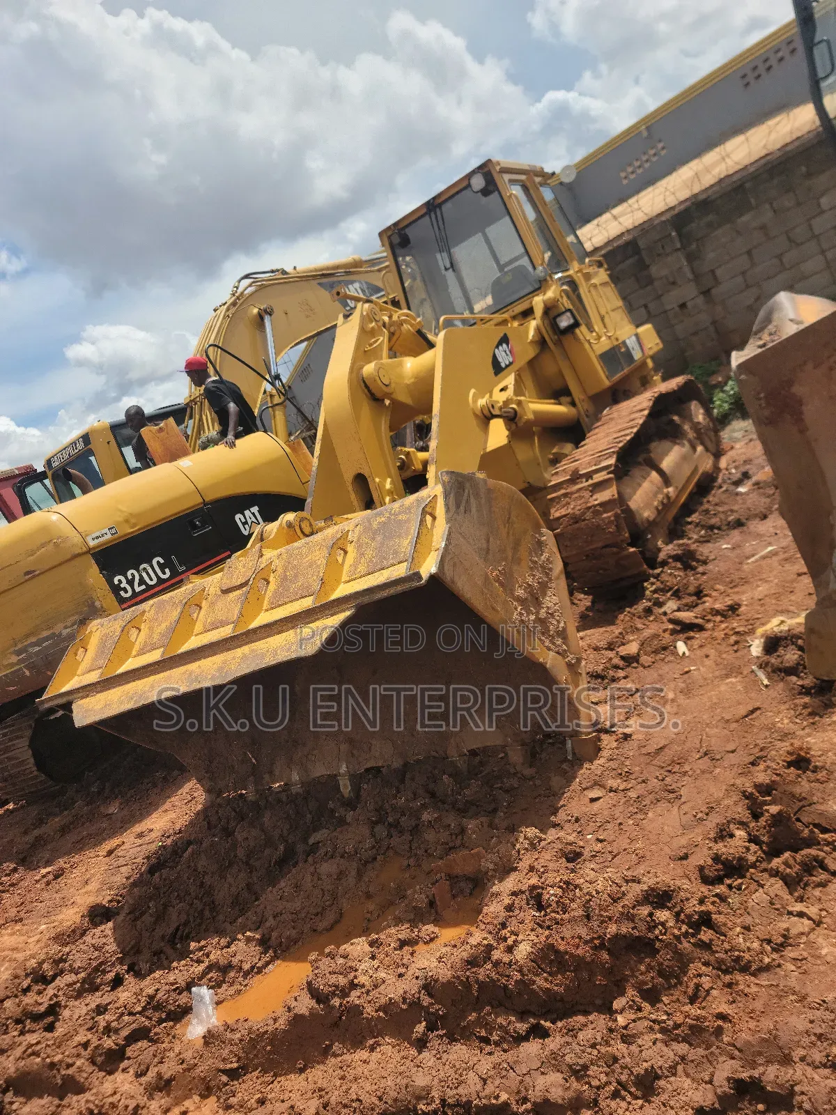 Chain Loader for Rent/Hire