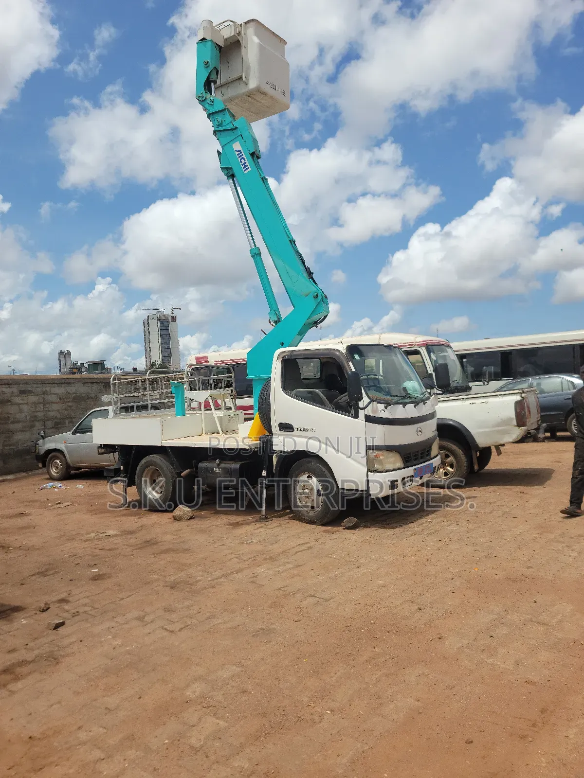 Bucket Truck/Cherry Picker/Aerial Platforms For Rent Hire