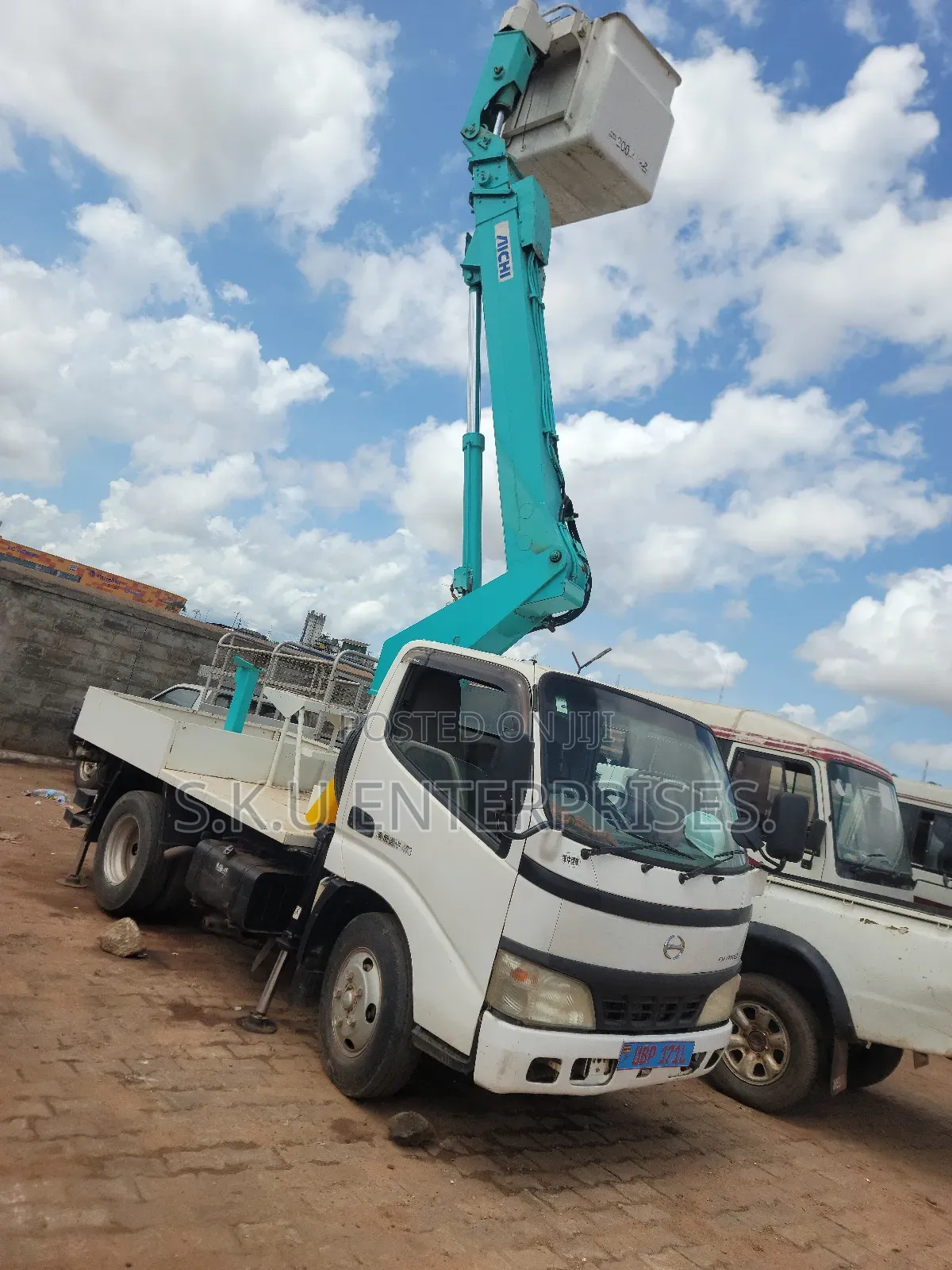 Bucket Truck/Cherry Picker/Aerial Platforms For Rent Hire